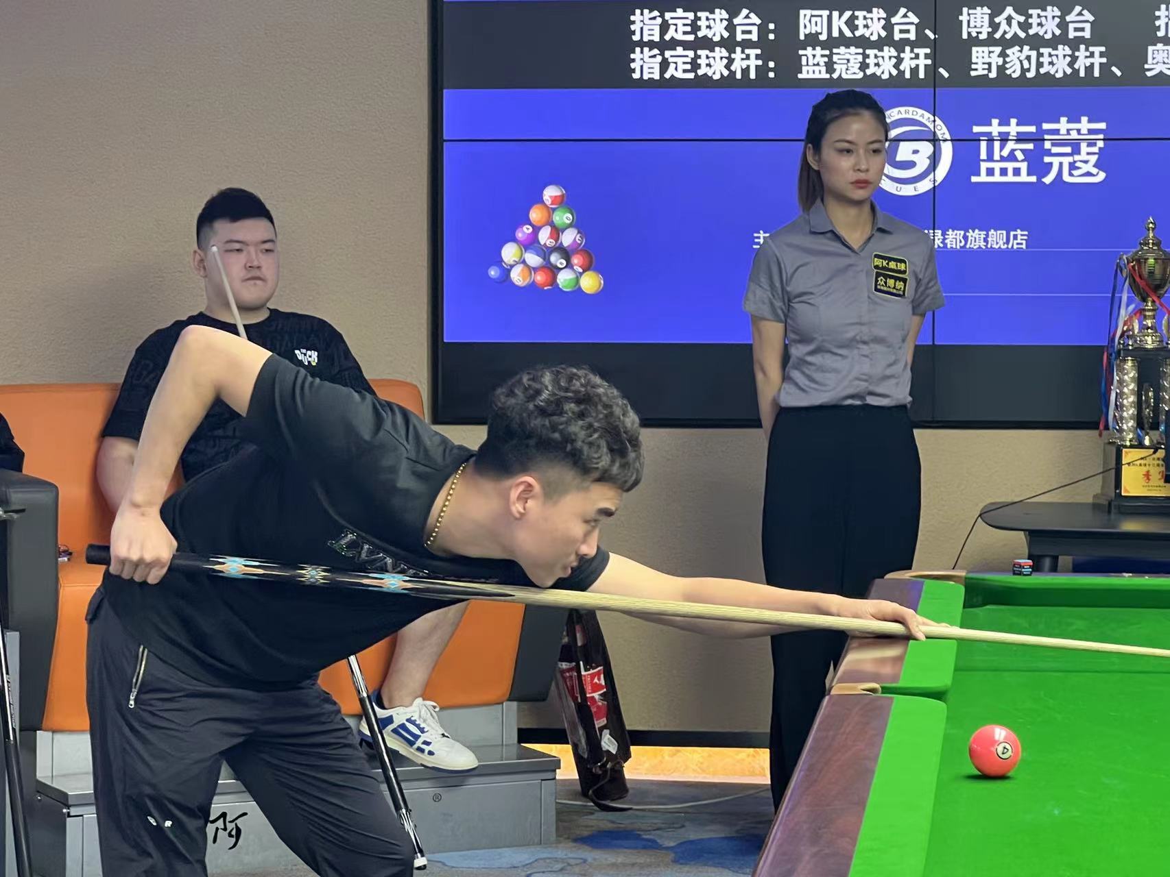 锋线提供更 锋线提供更