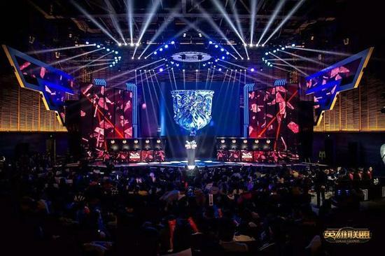 界足球的深 界足球的深