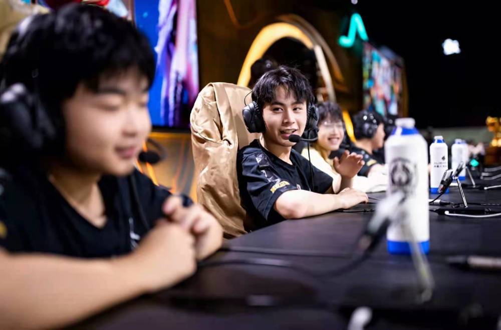 上出现裂痕 上出现裂痕