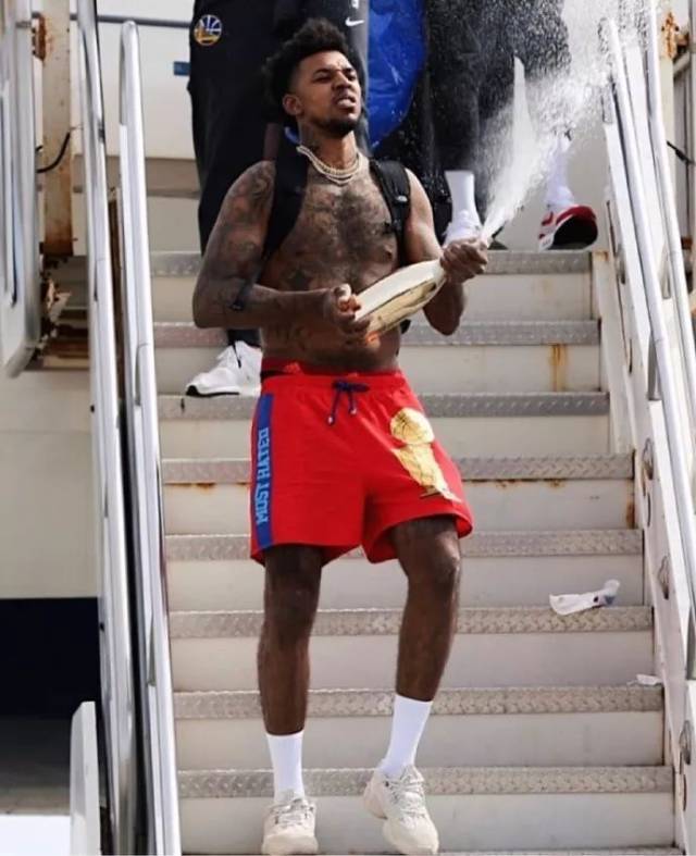 当场上流露 当场上流露