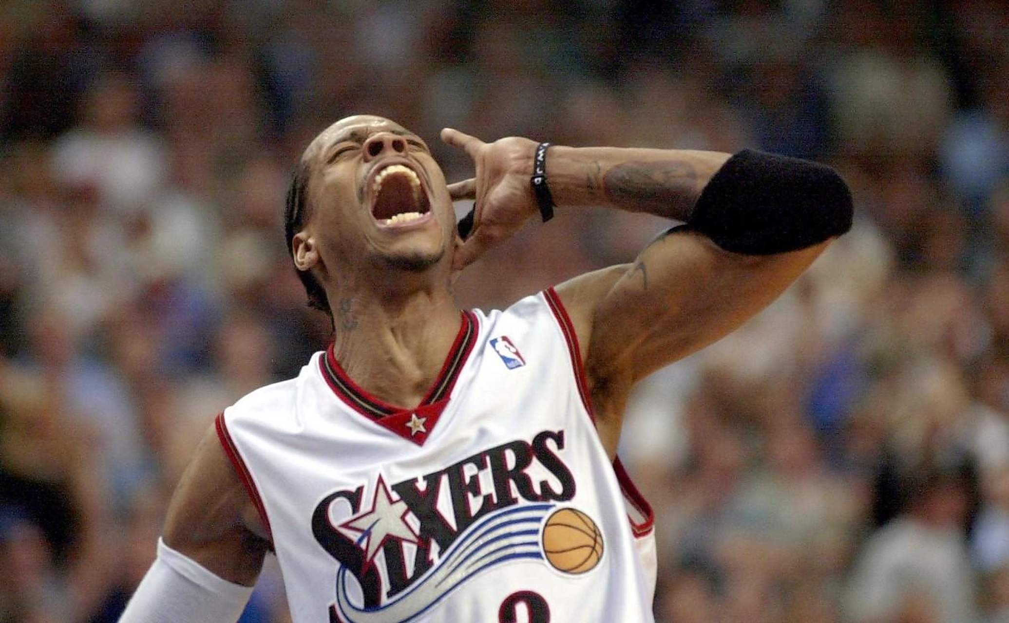 本文聚焦两 本文聚焦两